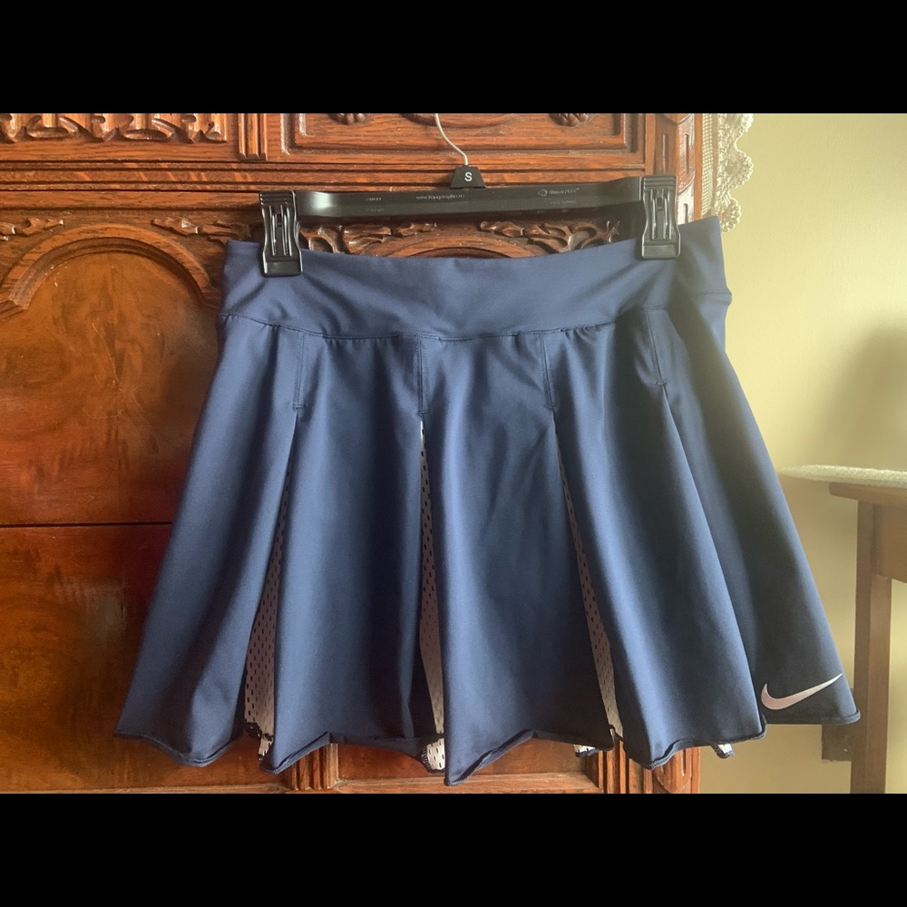 Nike navy and white pleated tennis skirt